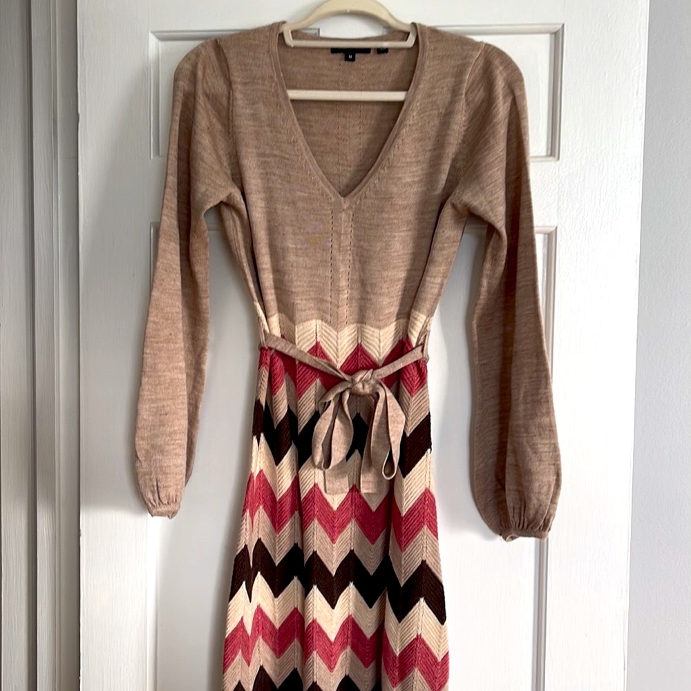 Trendy BCBG 70’s style dress.